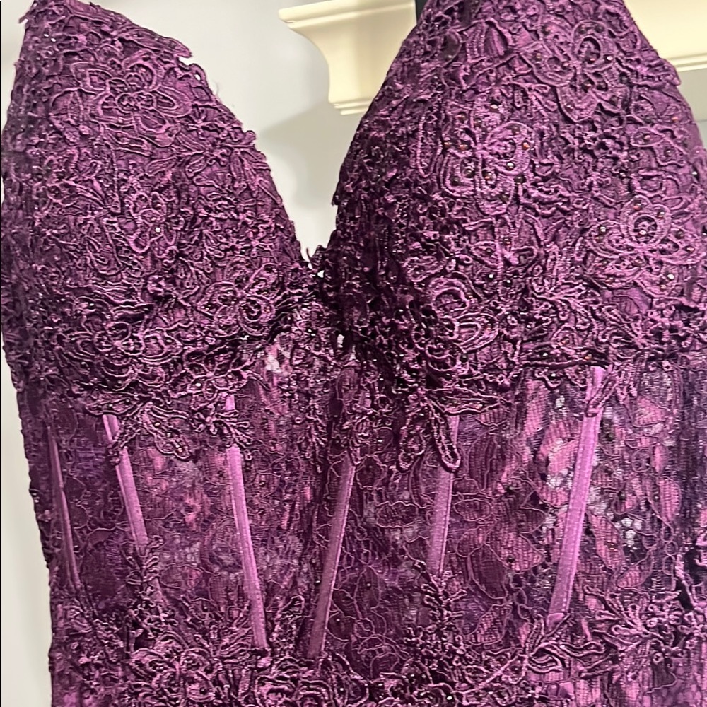 Elegant Plum Lace Evening Dress - V-Neck Bodice